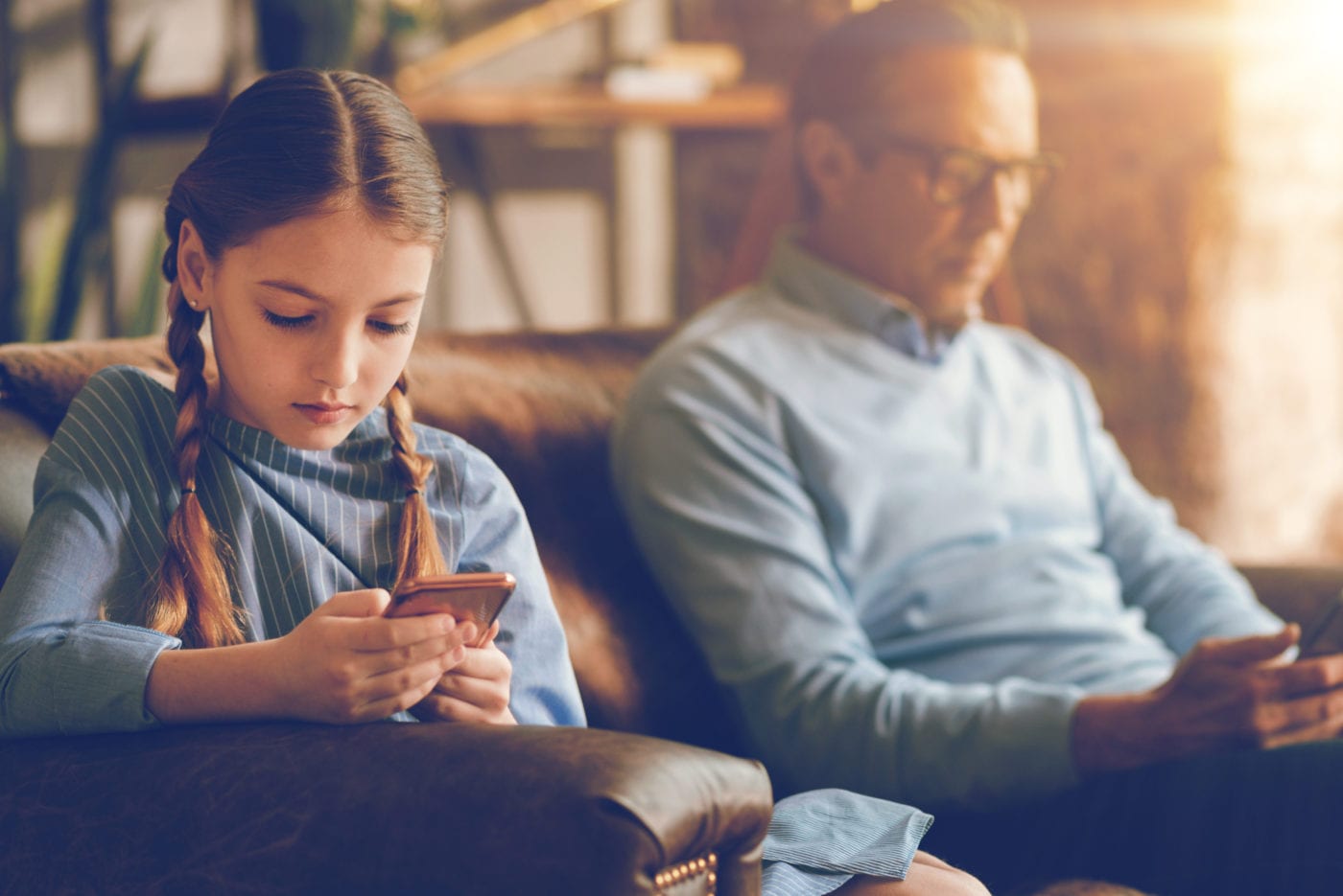 dangers of distracted parenting